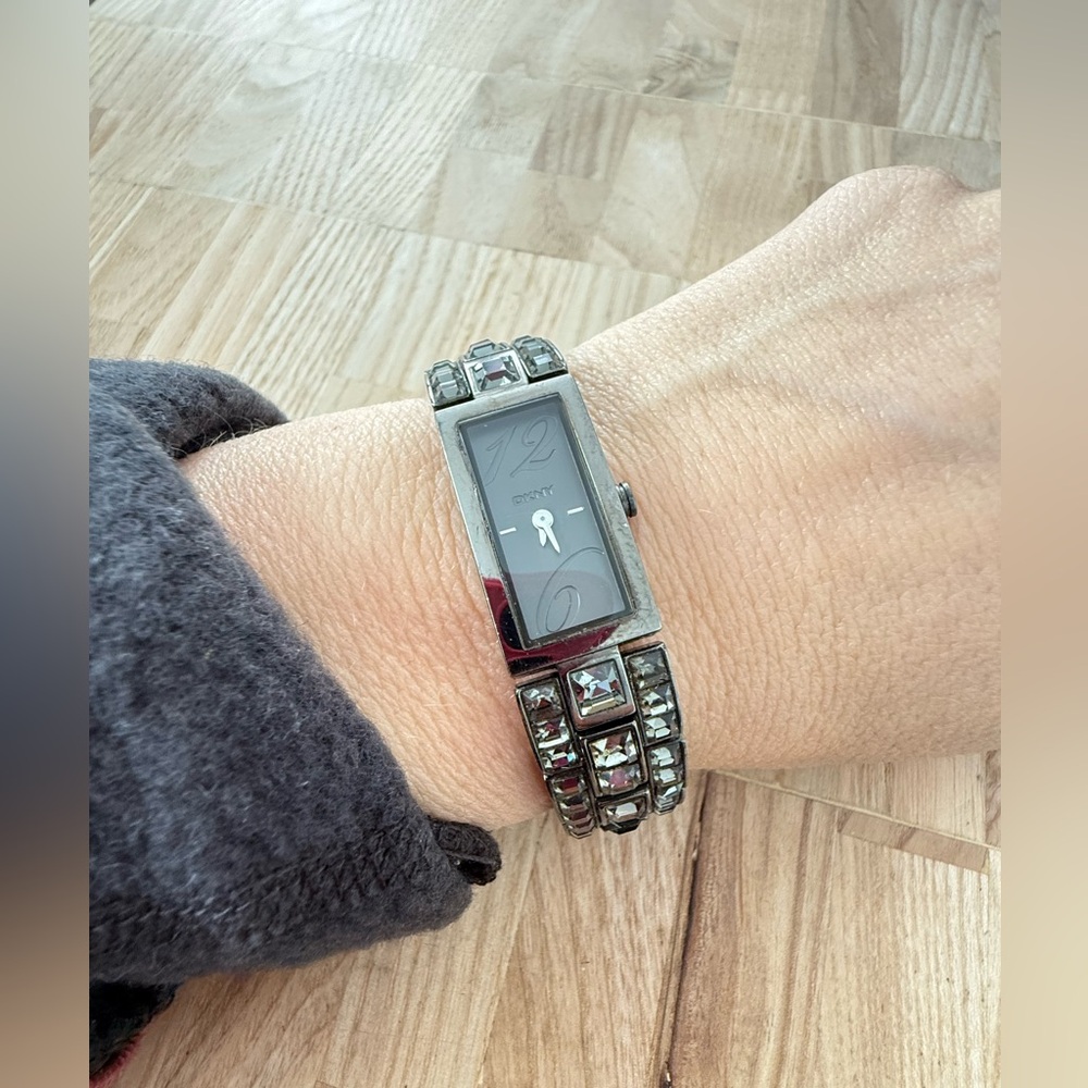DKNY ladies rectangular gunmetal gray crystal studded watch NEW BATTERY